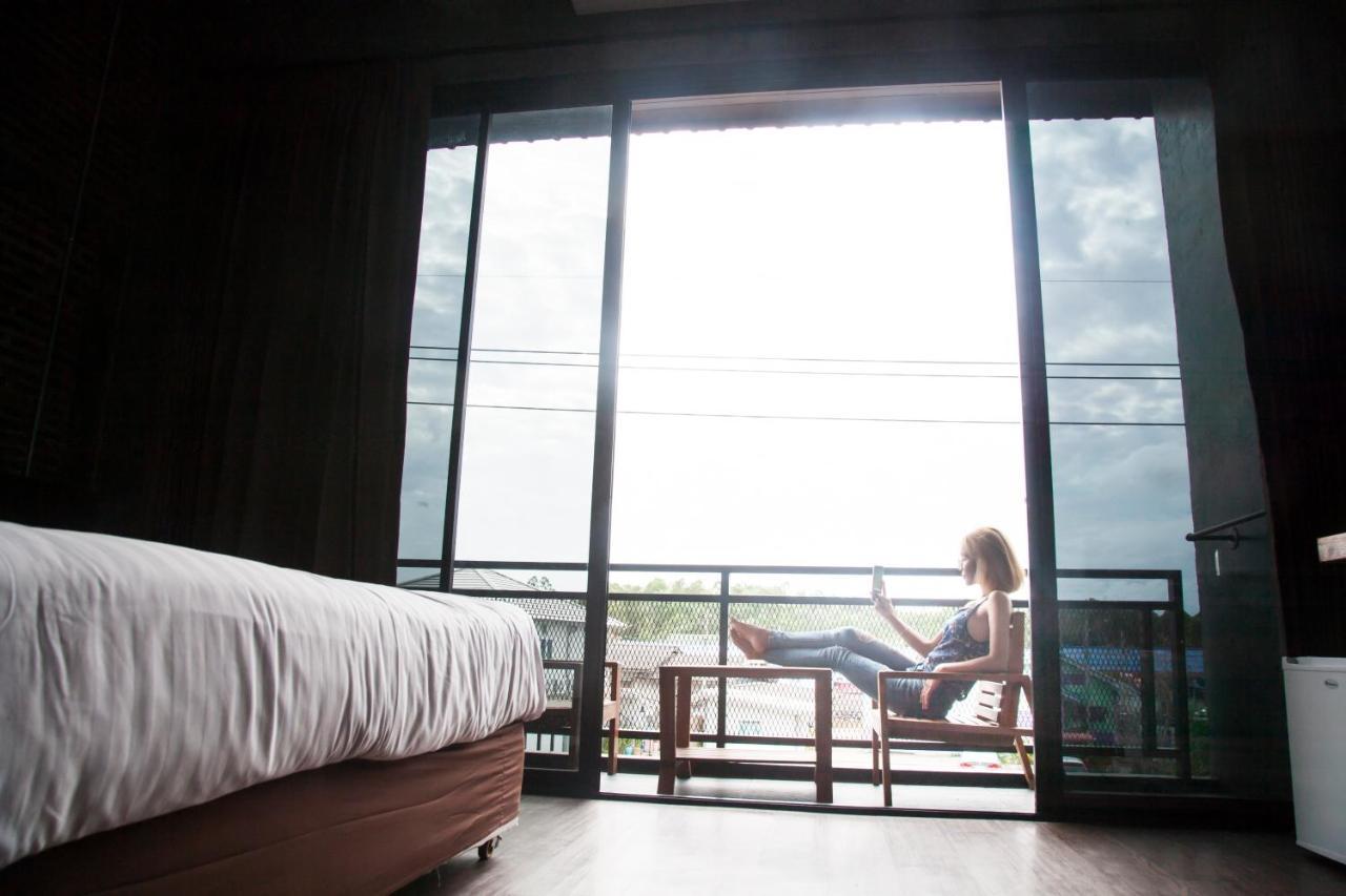 One Four Seven Hotel&Snooker Bar Rayong Buitenkant foto