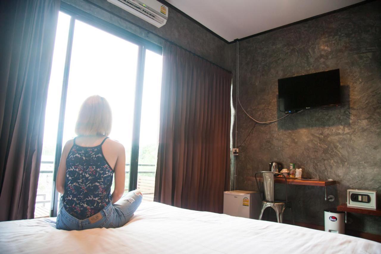One Four Seven Hotel&Snooker Bar Rayong Buitenkant foto