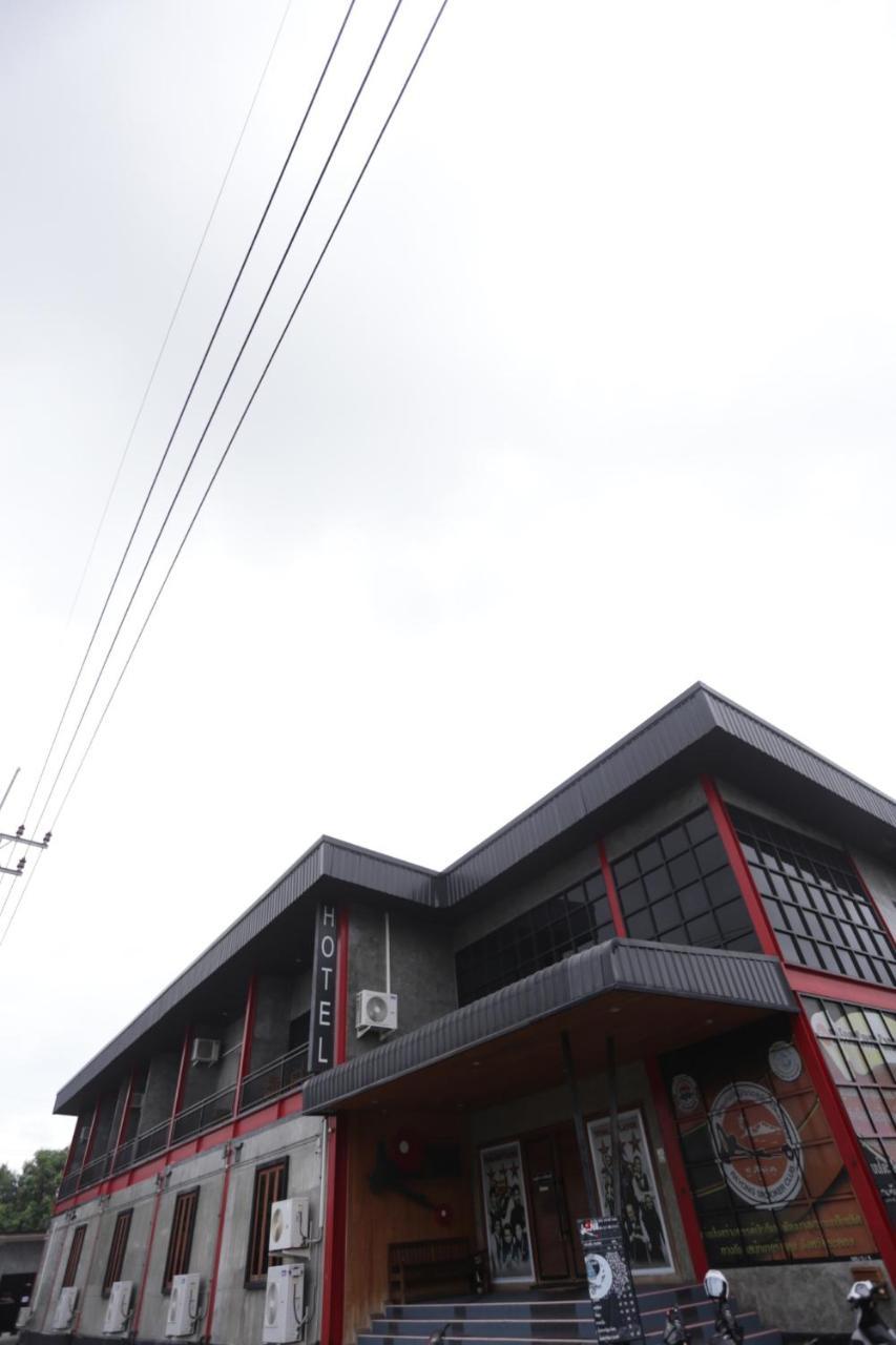 One Four Seven Hotel&Snooker Bar Rayong Buitenkant foto