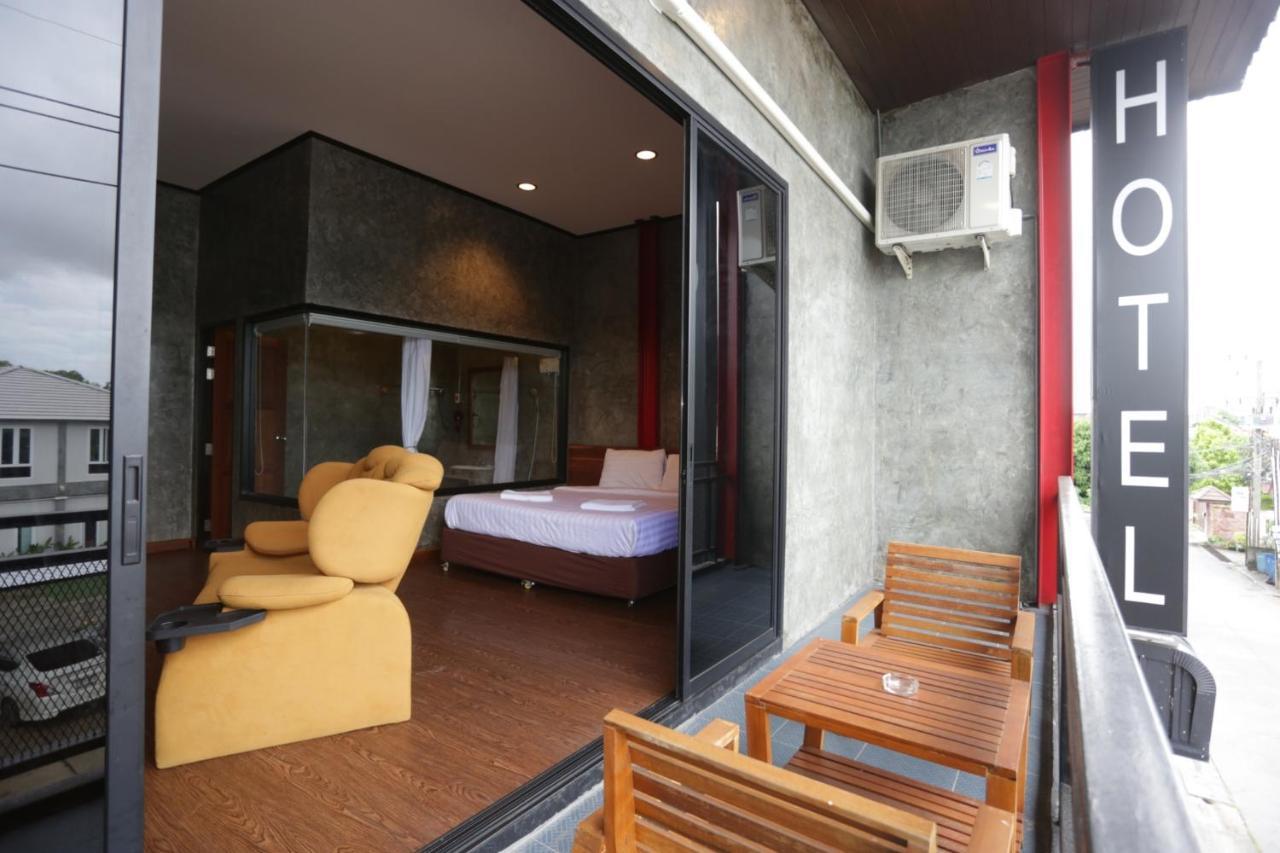 One Four Seven Hotel&Snooker Bar Rayong Buitenkant foto