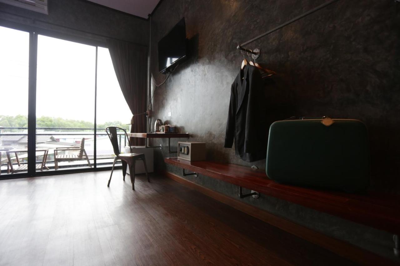 One Four Seven Hotel&Snooker Bar Rayong Buitenkant foto