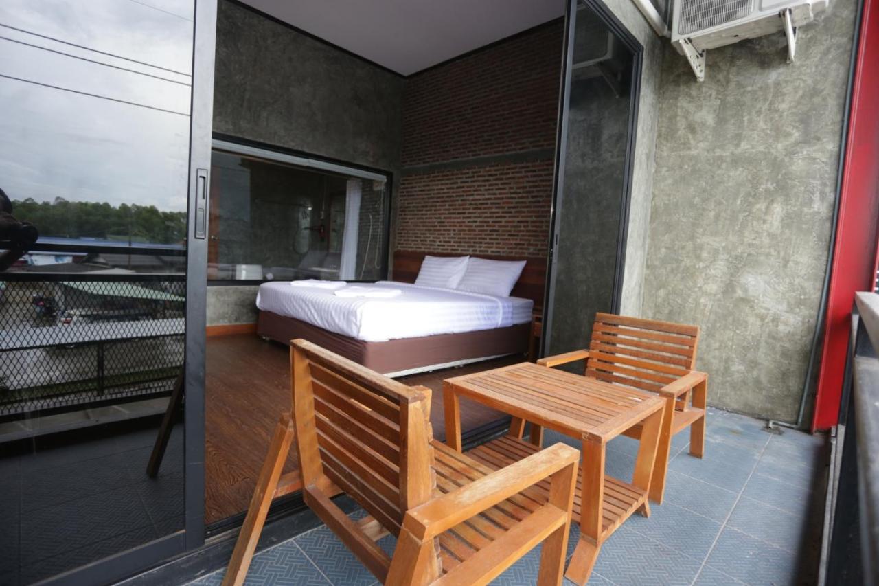 One Four Seven Hotel&Snooker Bar Rayong Buitenkant foto