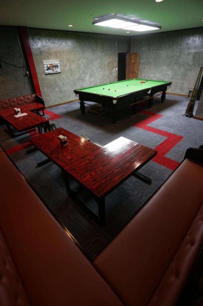 One Four Seven Hotel&Snooker Bar Rayong Buitenkant foto
