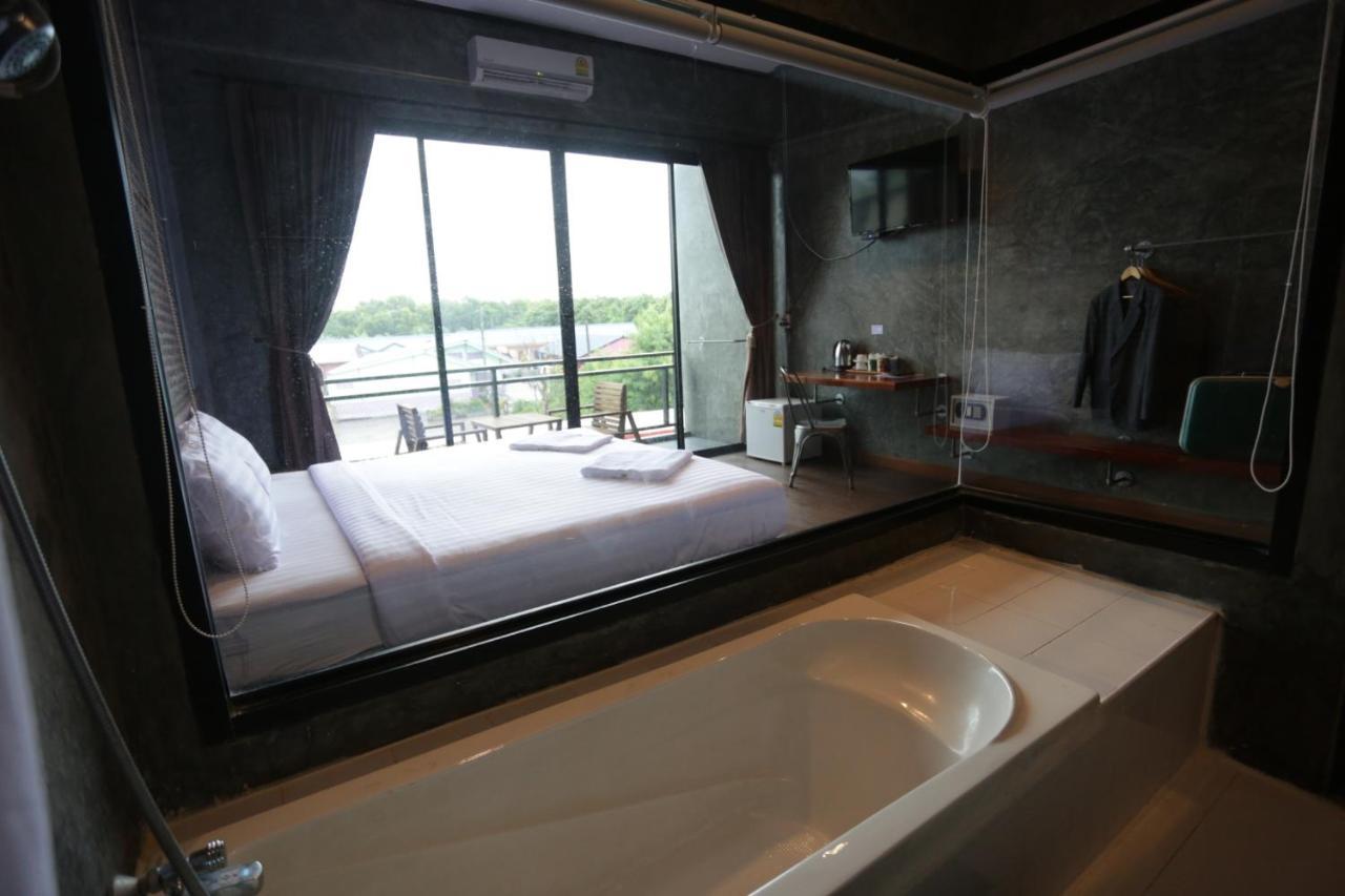 One Four Seven Hotel&Snooker Bar Rayong Buitenkant foto