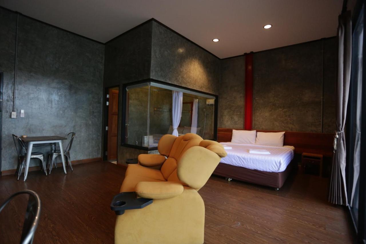 One Four Seven Hotel&Snooker Bar Rayong Buitenkant foto