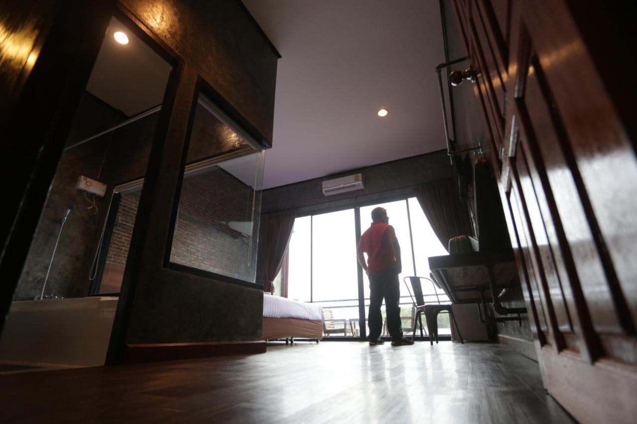 One Four Seven Hotel&Snooker Bar Rayong Buitenkant foto
